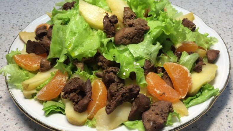 Маленькая фотография блюда по рецепту «Салат с печенью и фруктами»